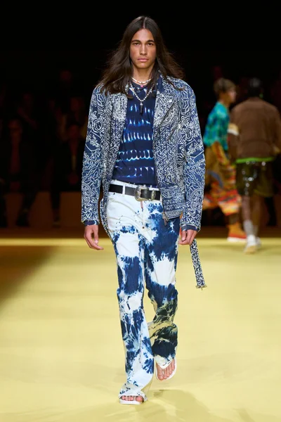 Look 27